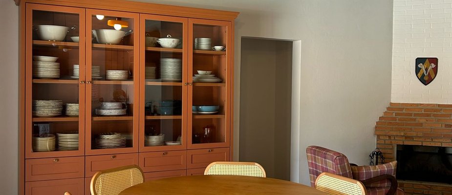 Conjunto de Jantar com Cadeira Lima e Mesa Austrália: Elegância e Qualidade em Madeira Maciça