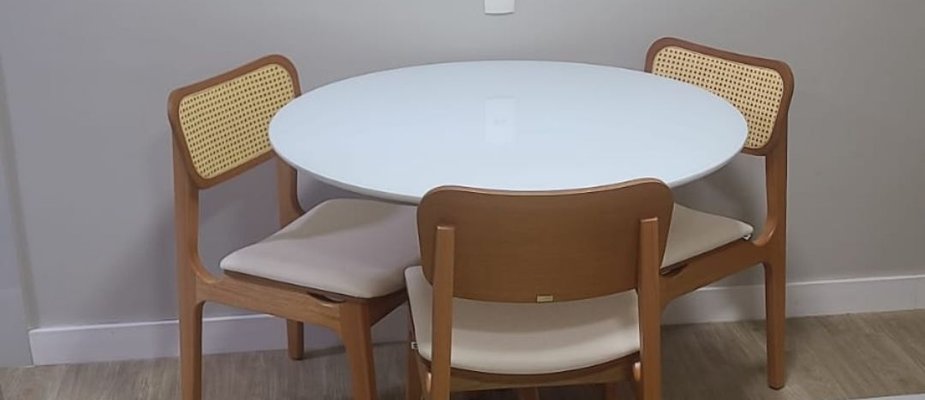 Tampo da mesa de jantar: madeira x vidro x pedra x laminado (prós e contras)